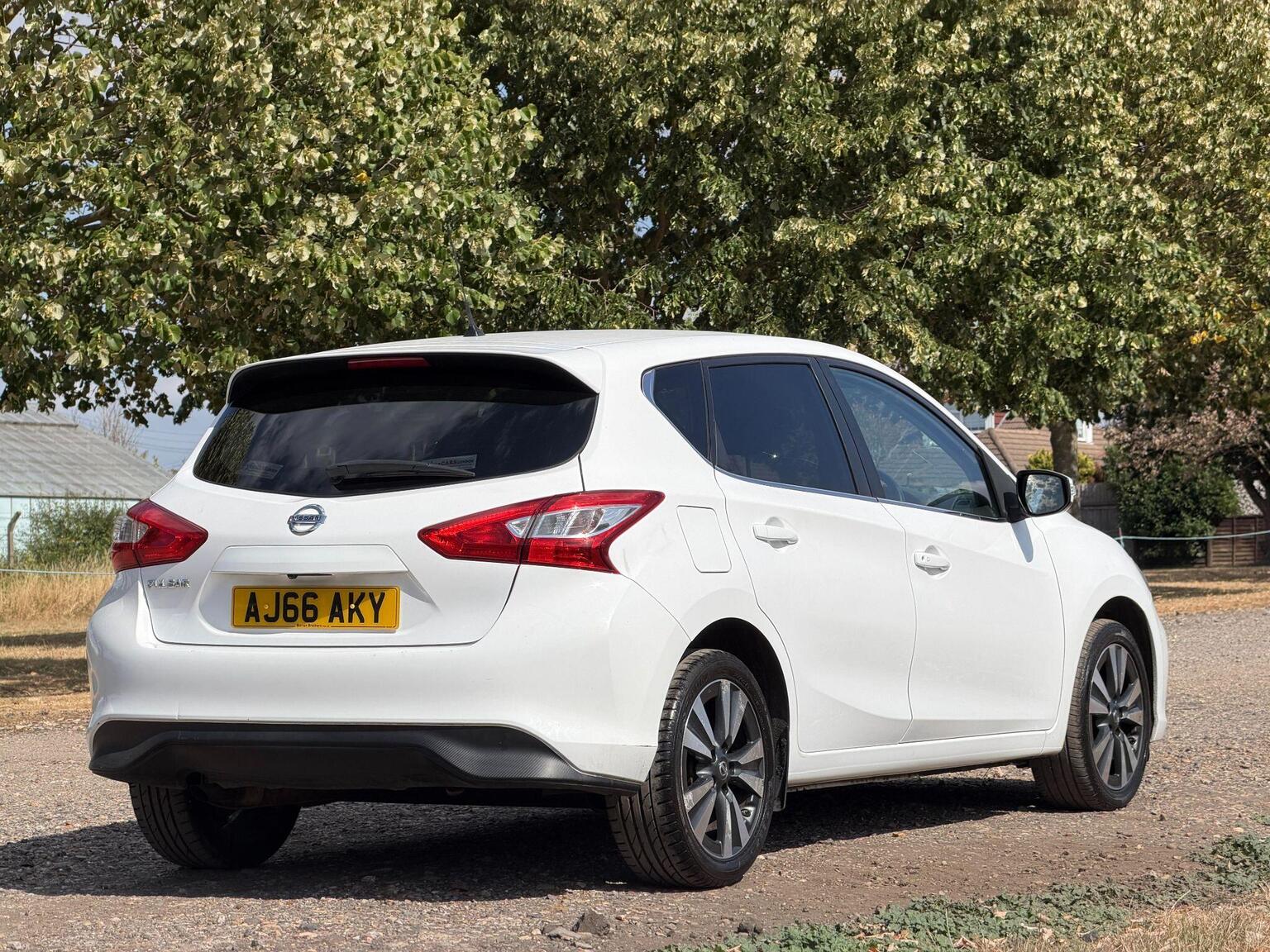 2016 Nissan Pulsar image 8
