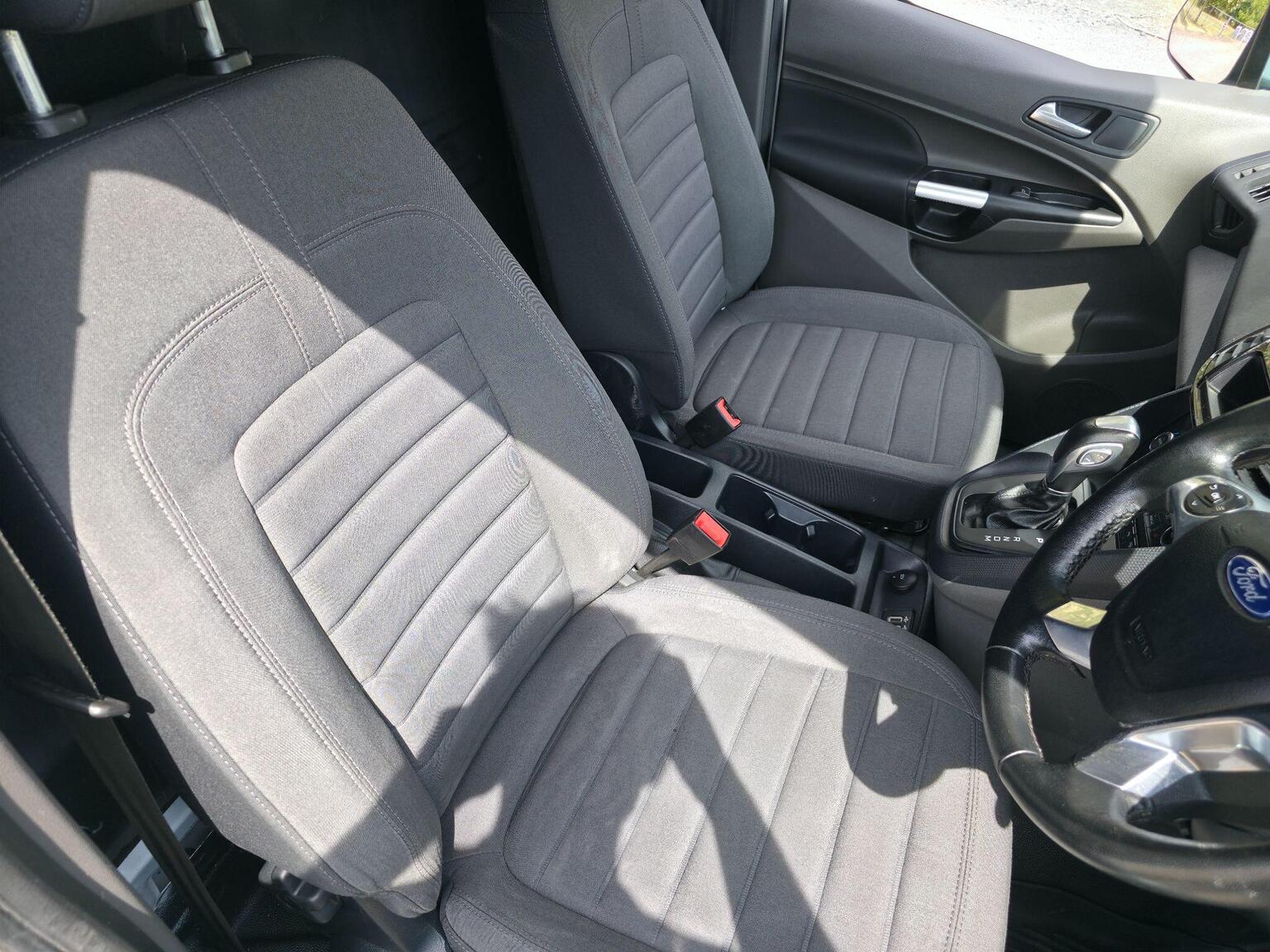 2020 Ford Transit Connect image 24