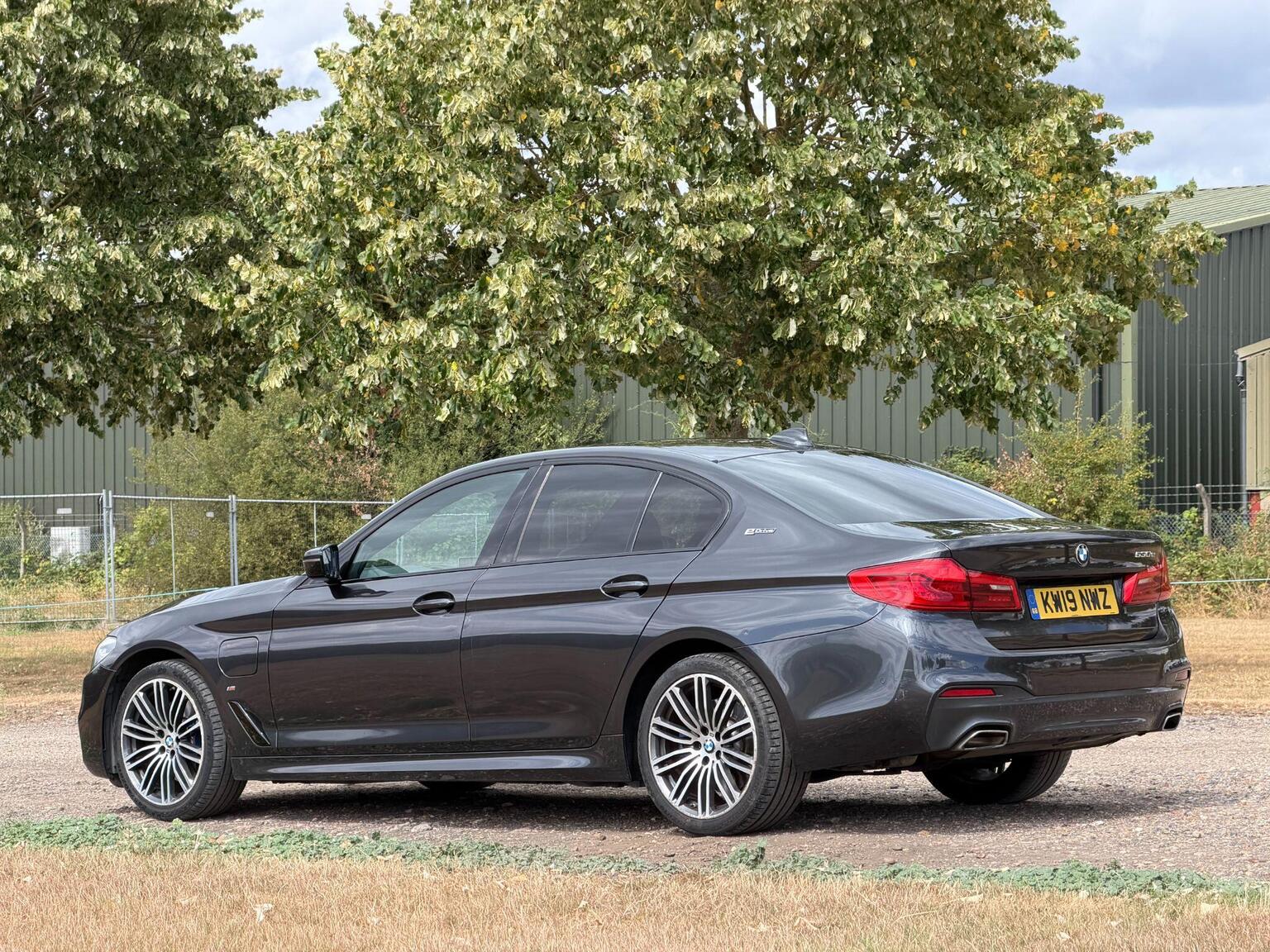 2019 BMW 5 Series image 15