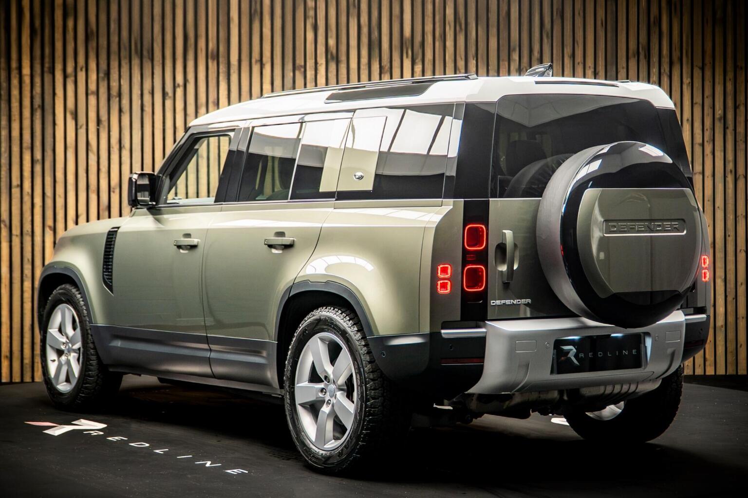 2024 Land Rover Defender 110 D250 HSE Auto 4WD — photograph 3