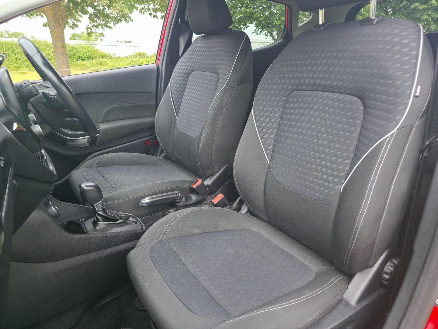 2017 Ford Fiesta image 28