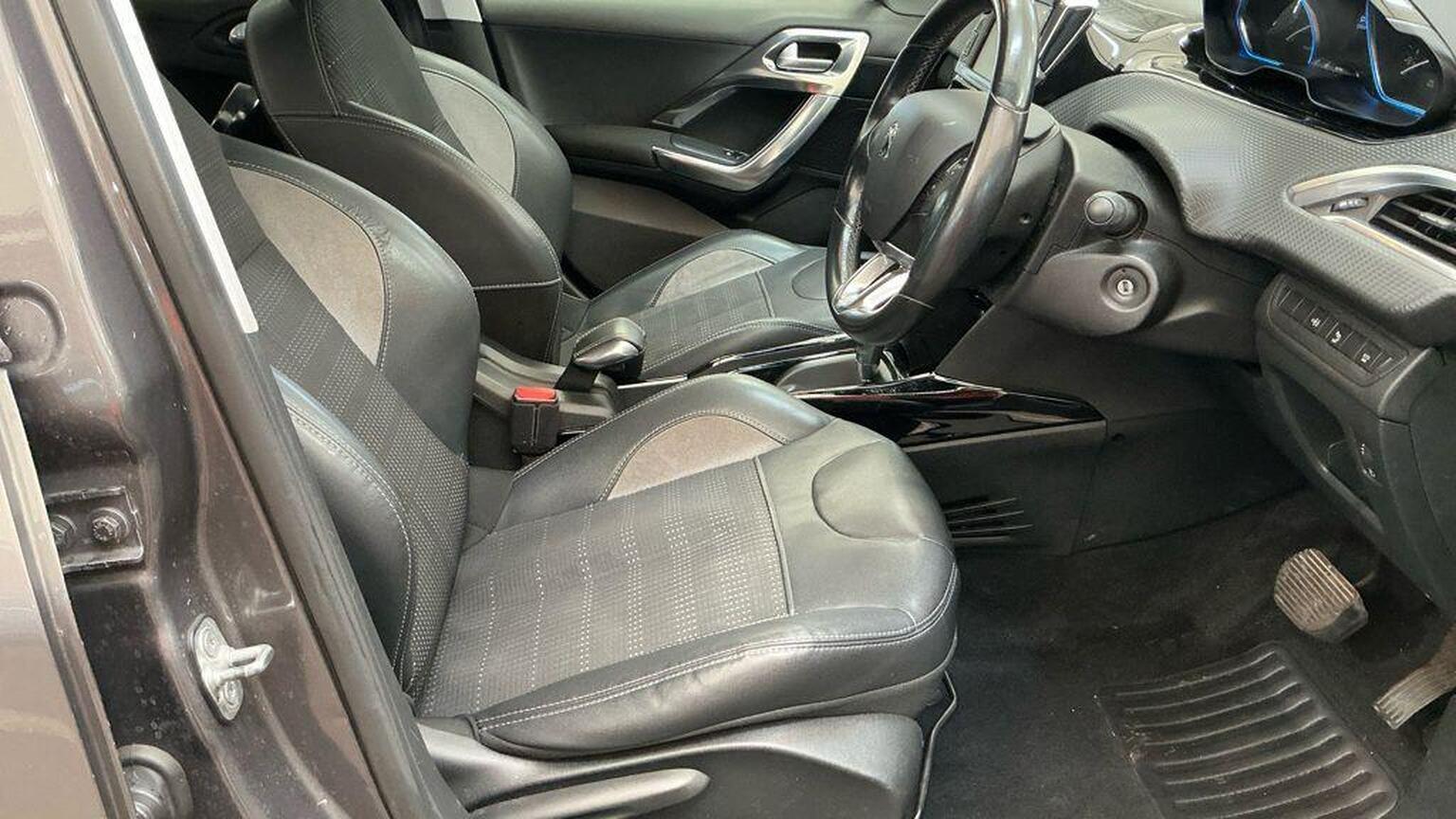 2016 Peugeot 2008 image 12