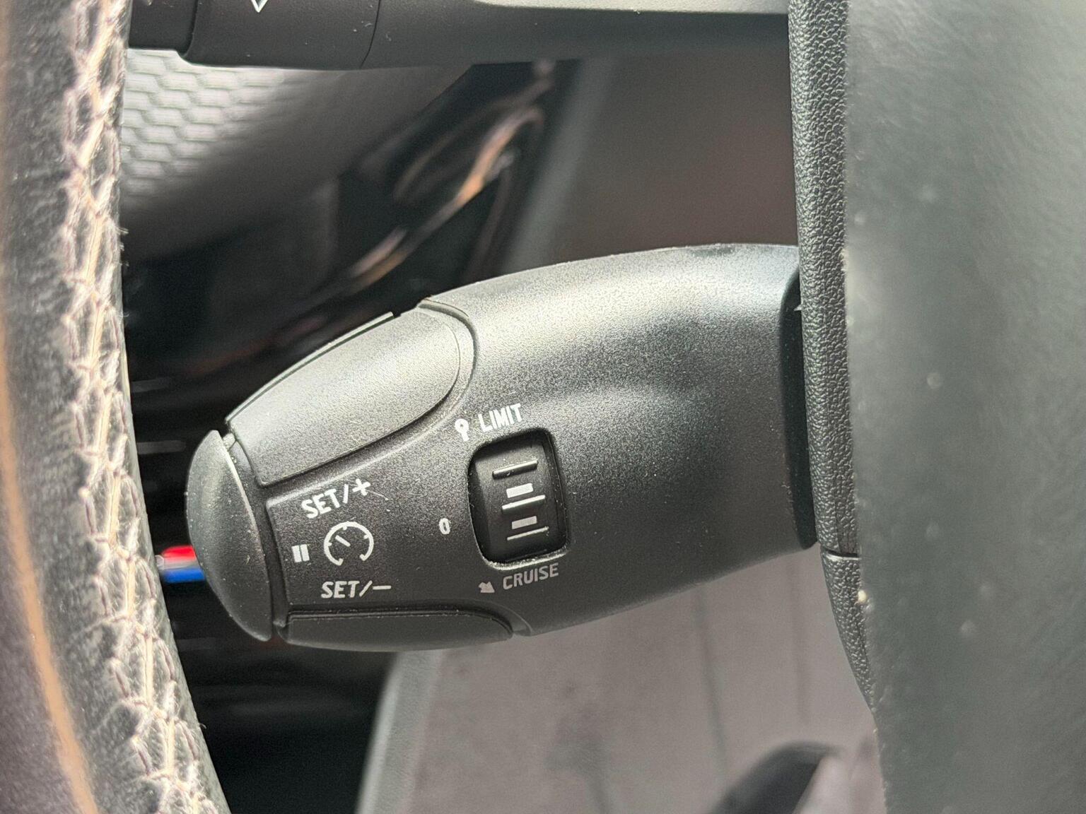 2018 Peugeot 2008 image 20