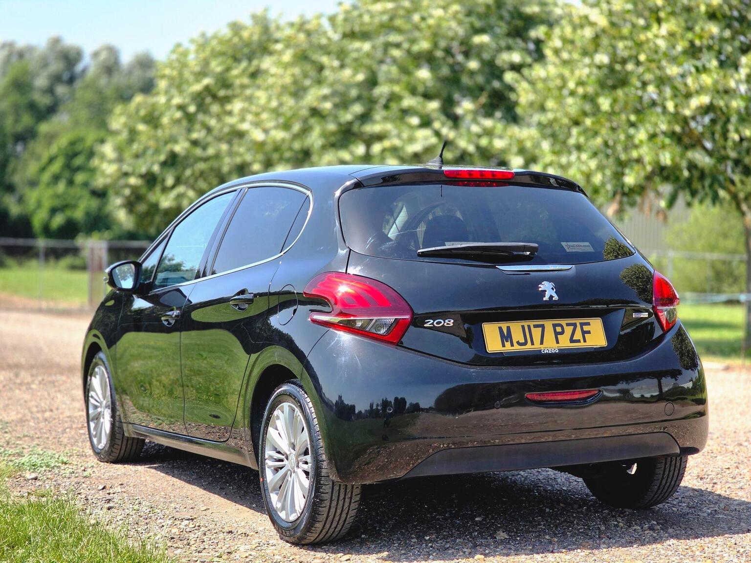 2017 Peugeot 208 image 12