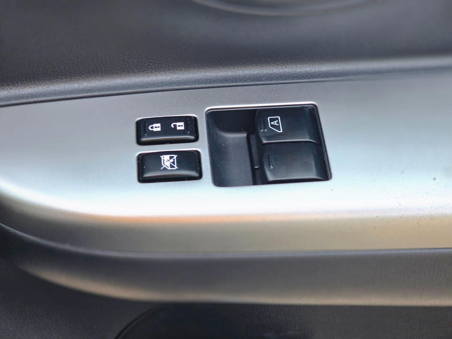 2013 Nissan Micra image 35