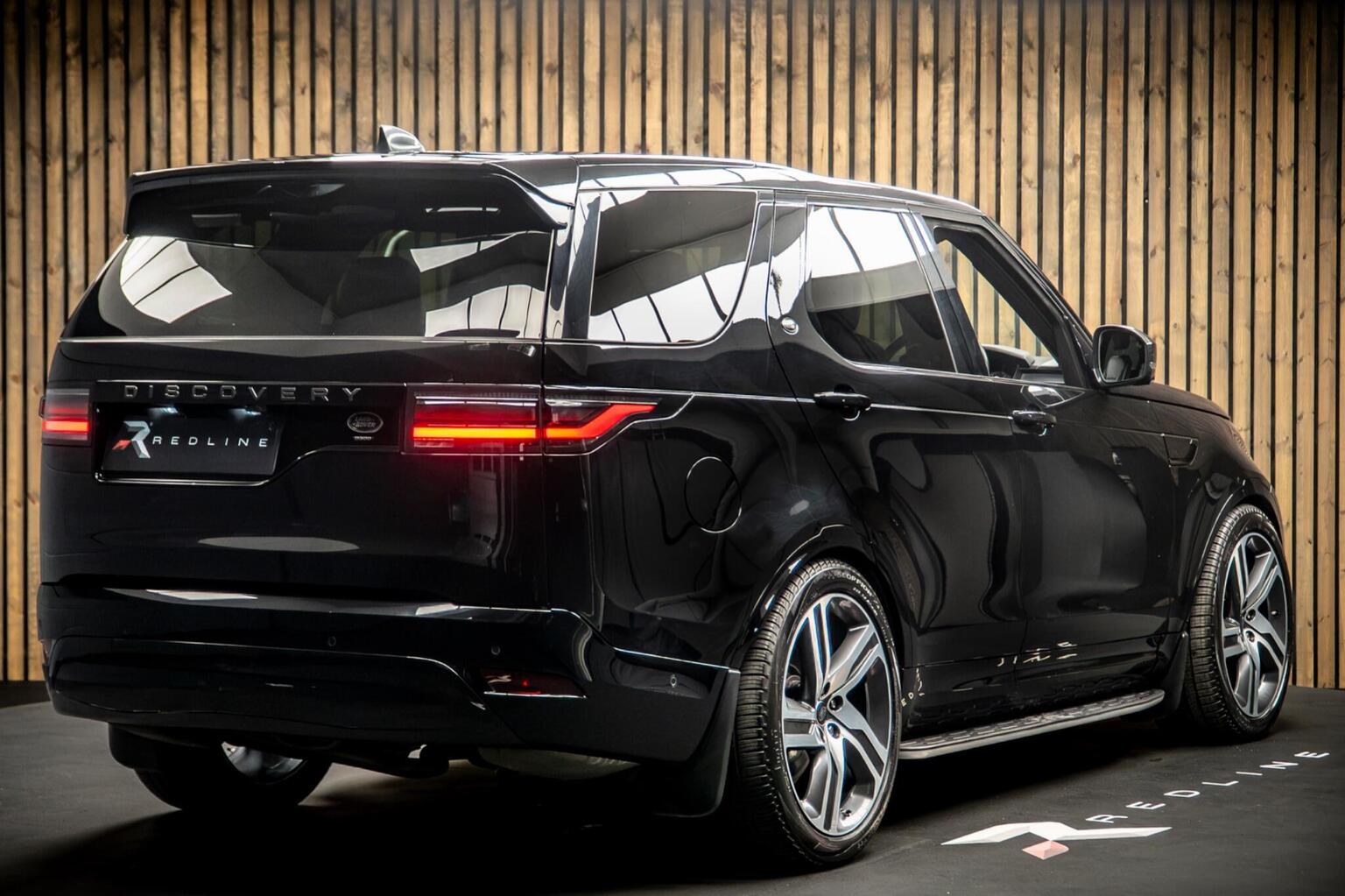 2022 Land Rover Discovery D300 R-Dynamic SE 4WD — photograph 4