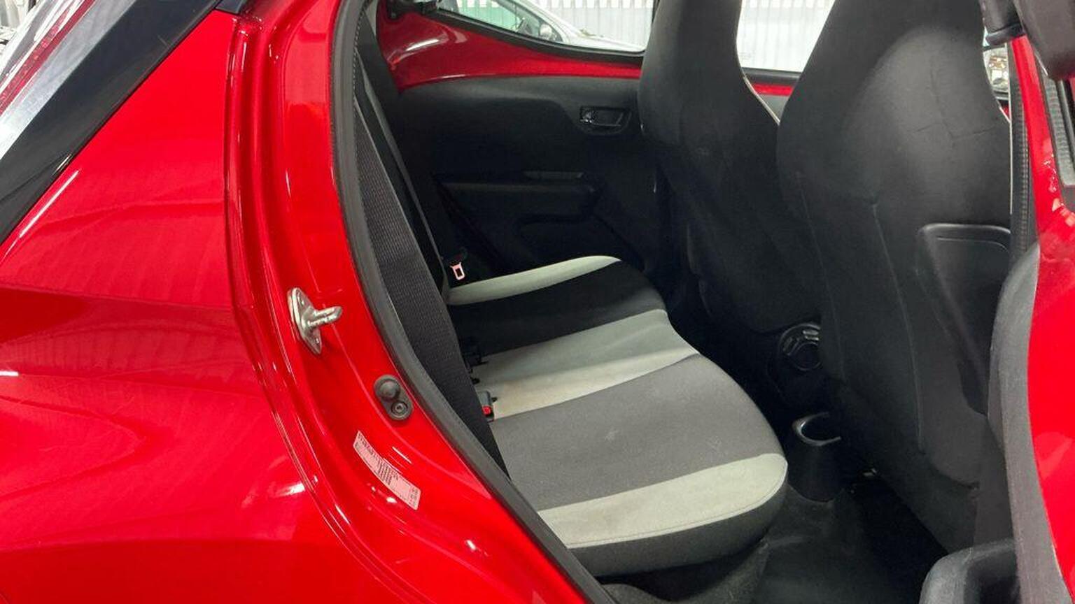 2016 Toyota AYGO image 13