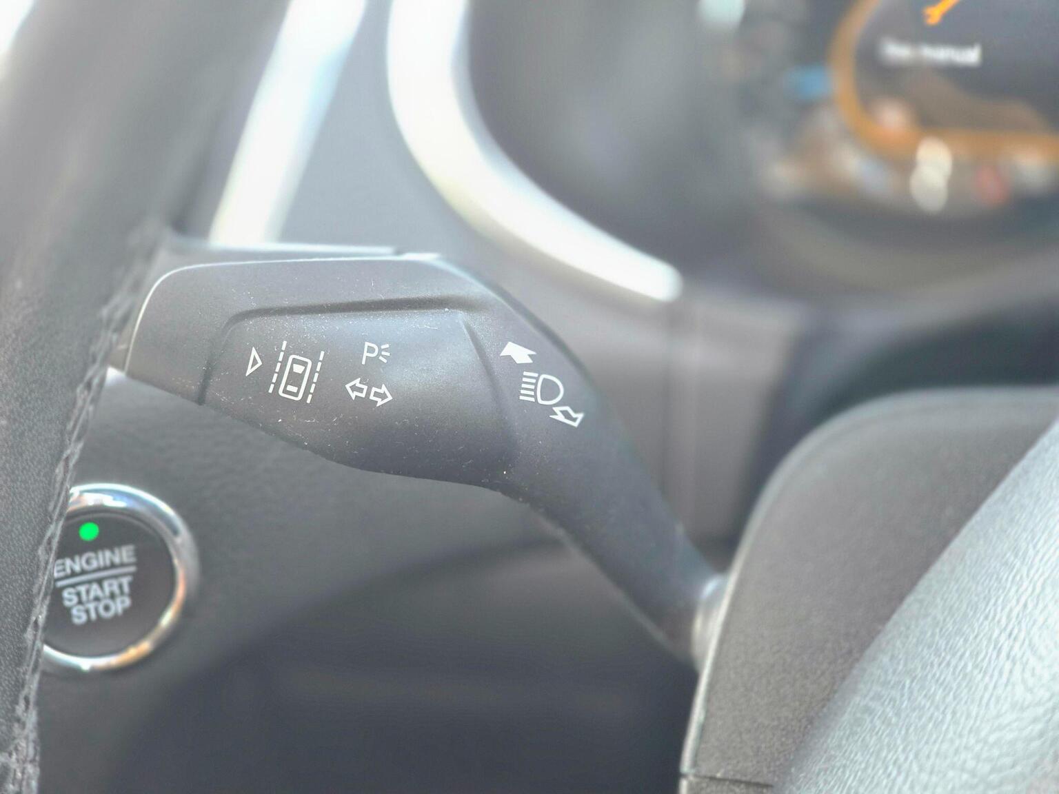2017 Ford Edge image 34