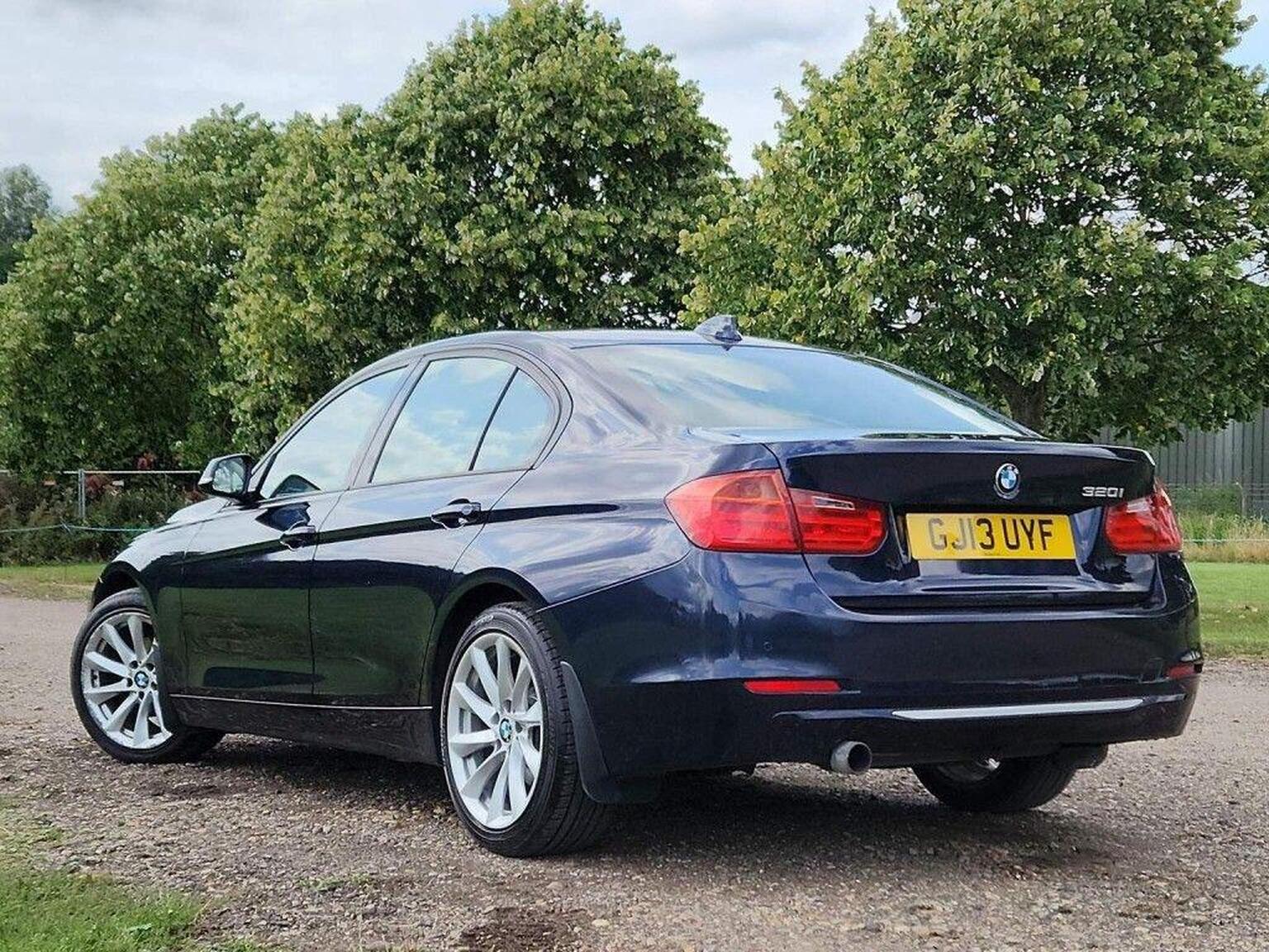 2013 BMW 3 Series image 6