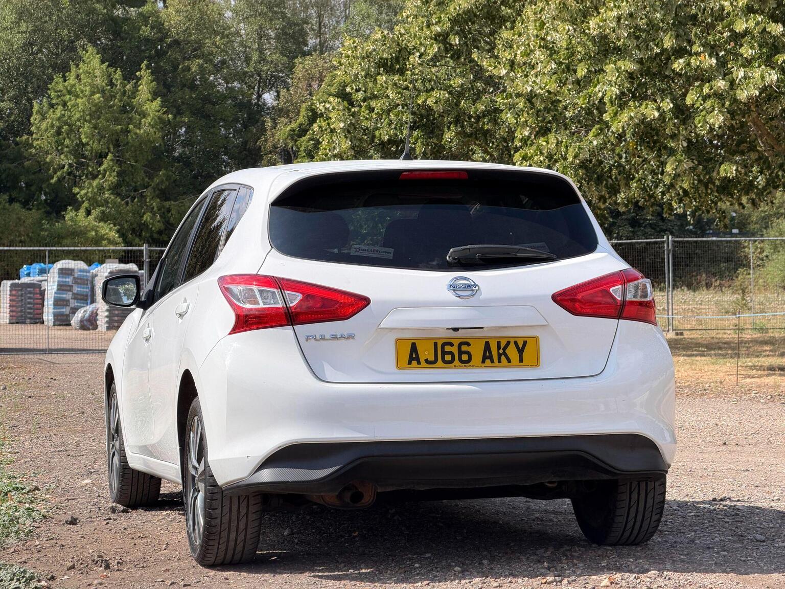 2016 Nissan Pulsar image 11