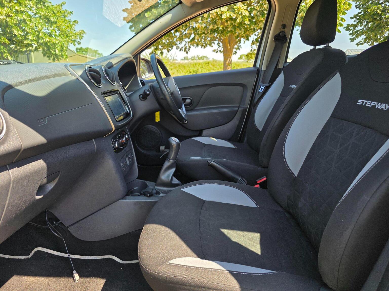 2013 Dacia Sandero Stepway image 28