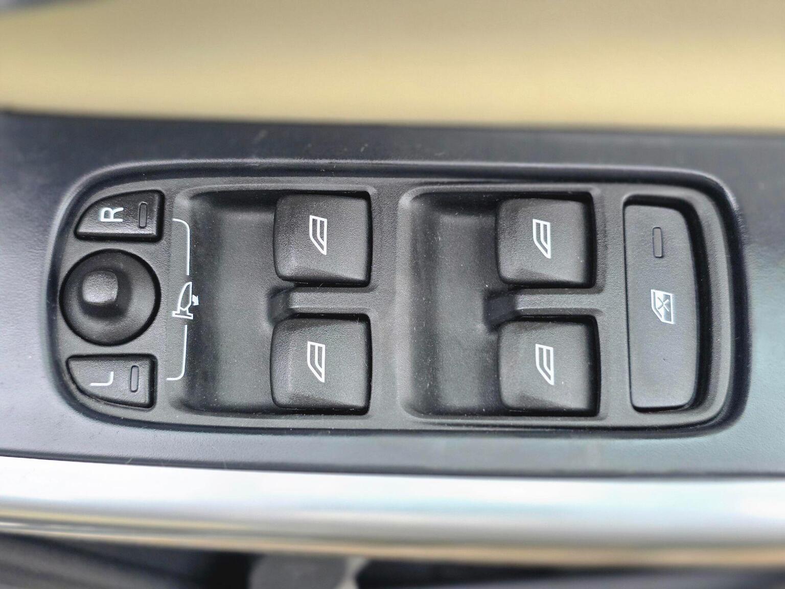 2015 Volvo XC60 image 30