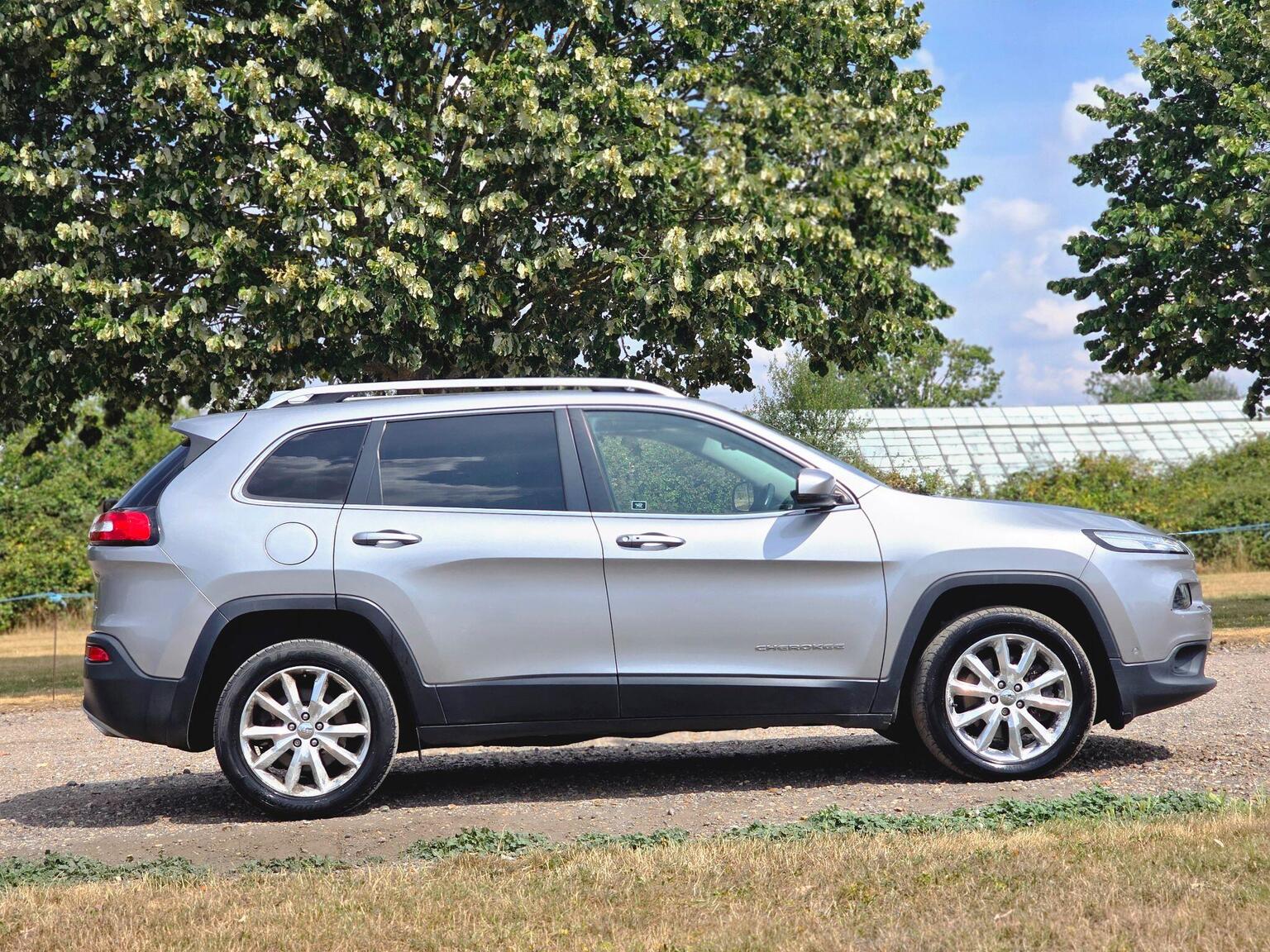2016 Jeep Cherokee image 3