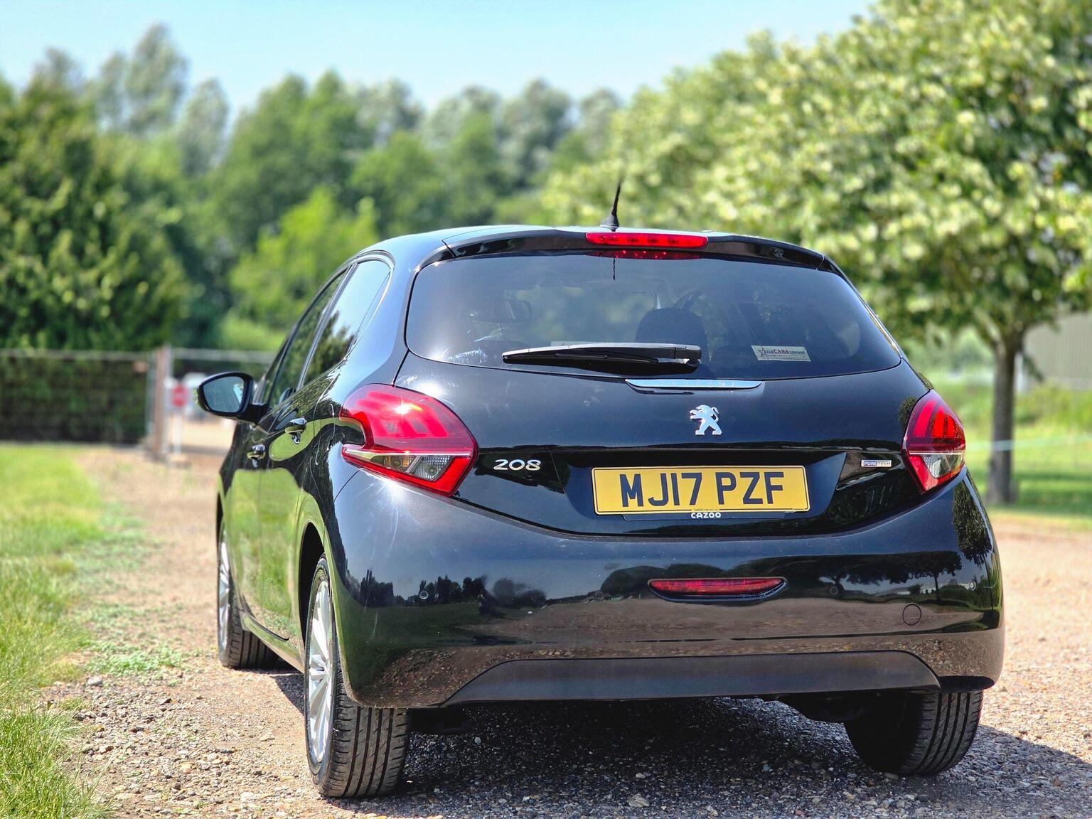 2017 Peugeot 208 image 11