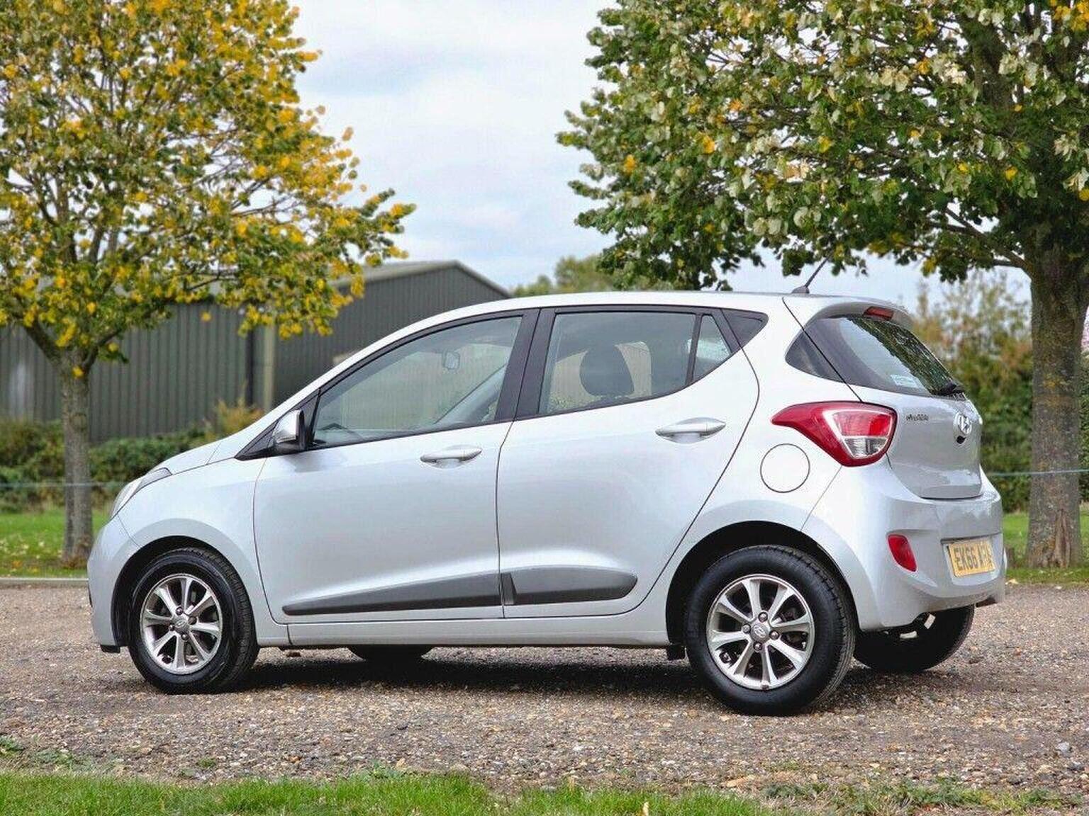 2016 Hyundai i10 image 13