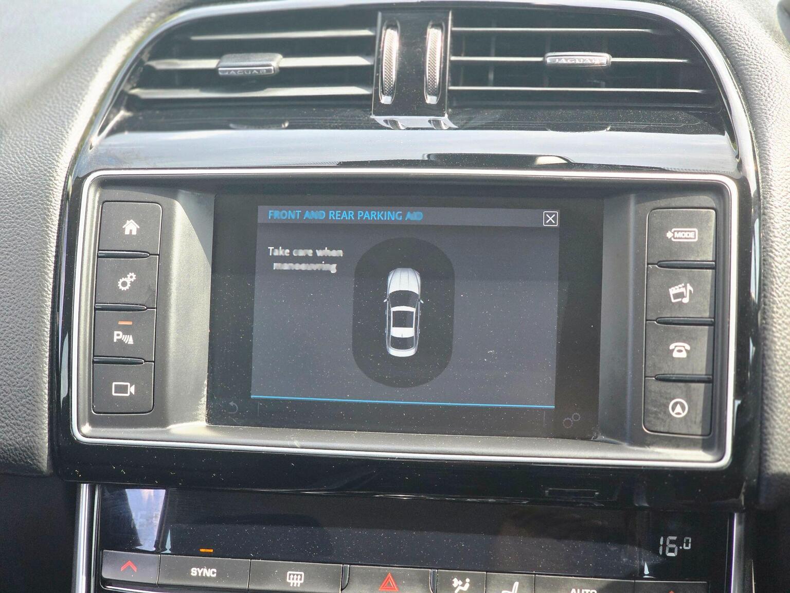 2016 Jaguar XE image 41