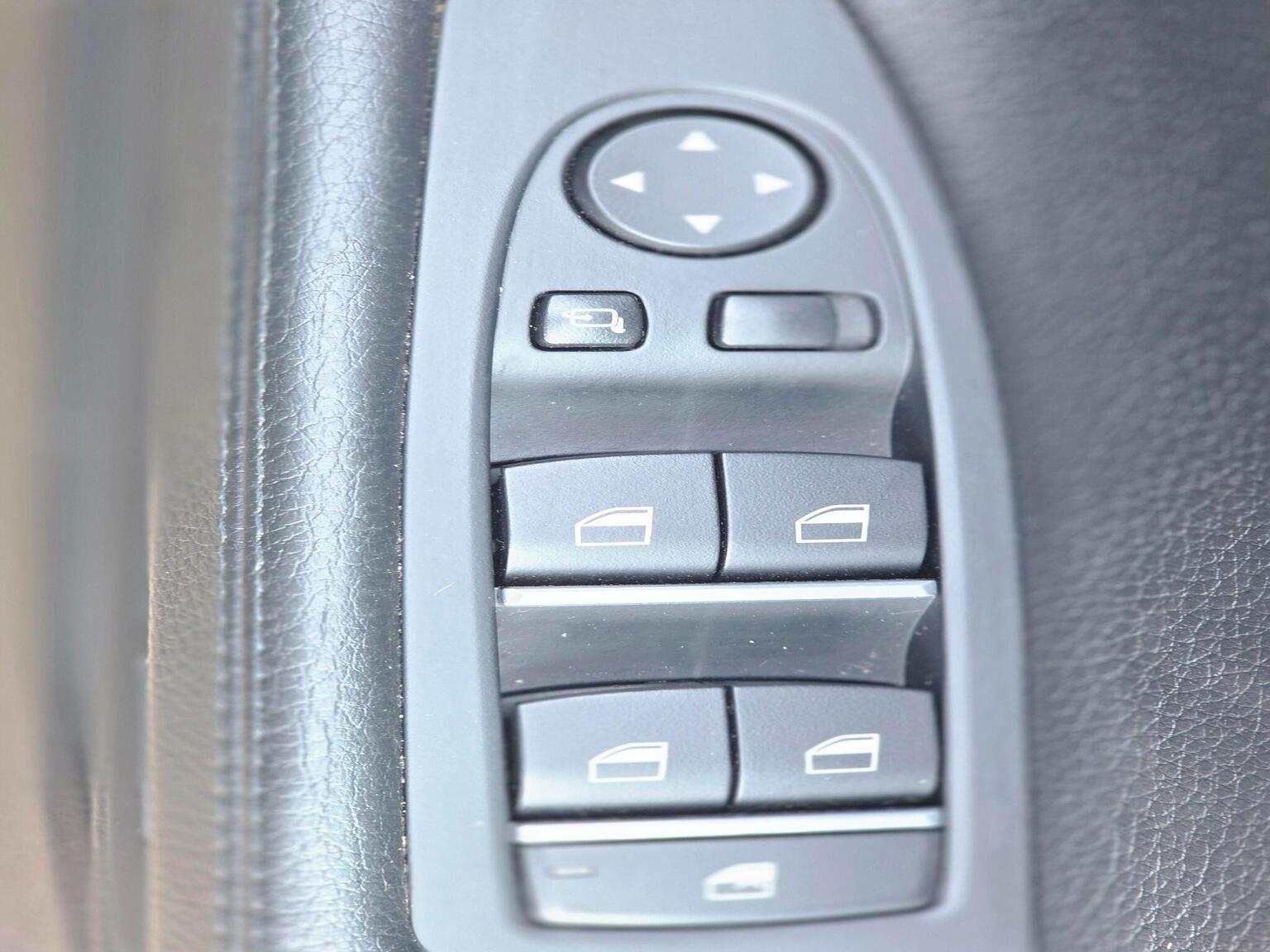 2013 BMW 7 Series image 41