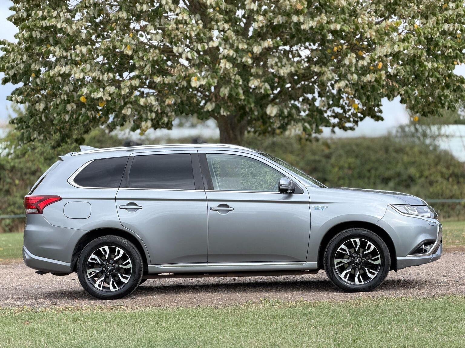 2018 Mitsubishi Outlander image 3