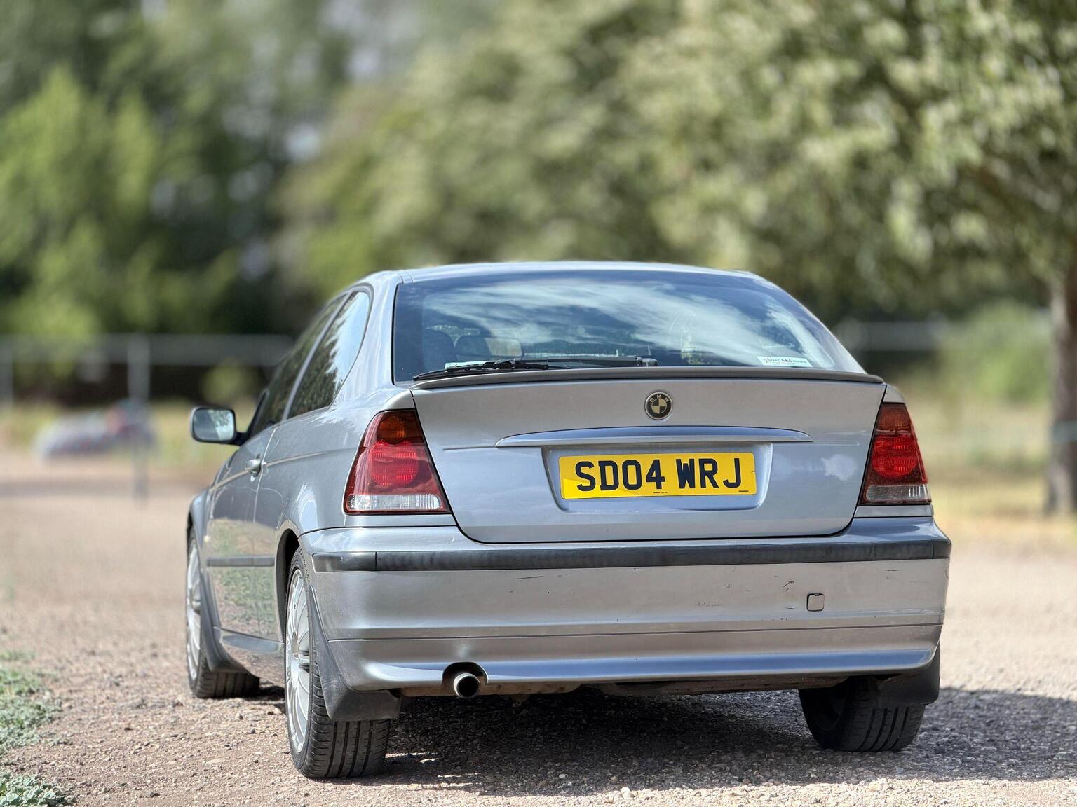 2004 BMW 3 Series image 8