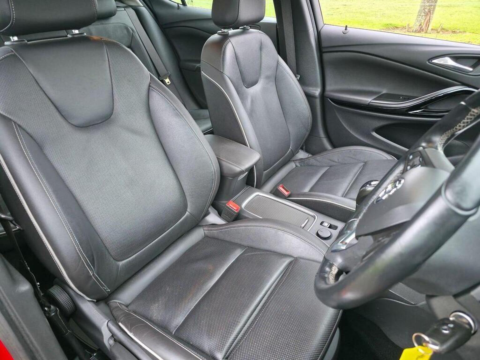 2016 Vauxhall Astra image 29