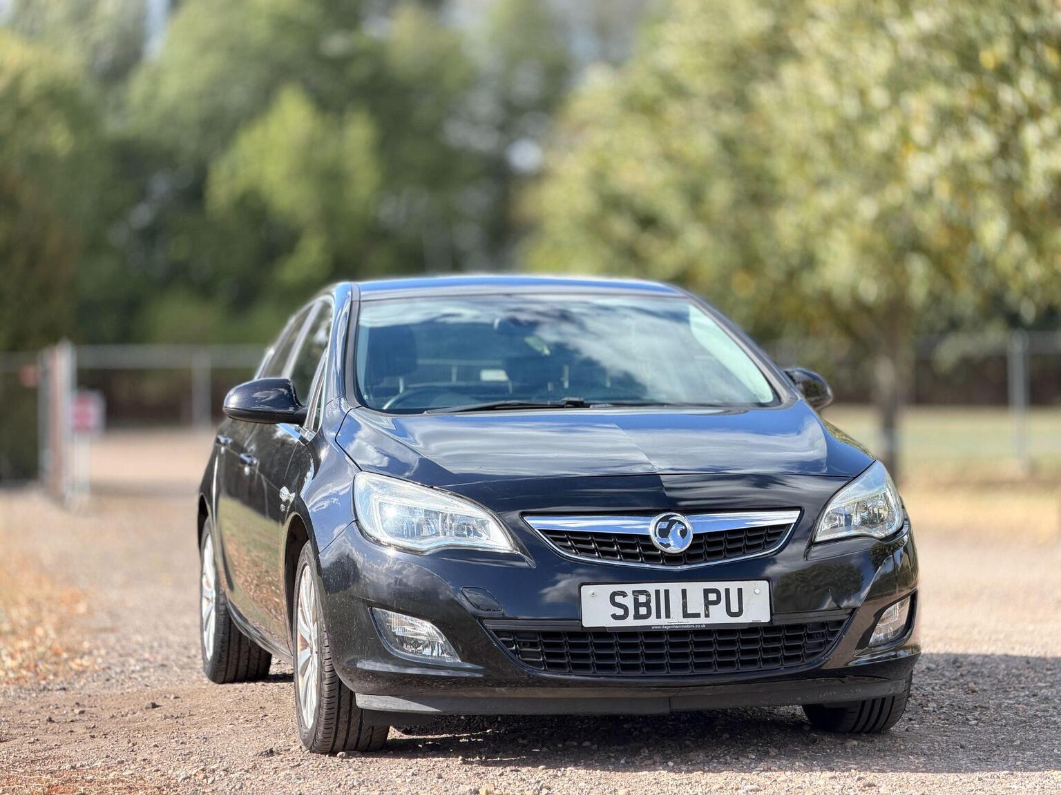 2011 Vauxhall Astra image 16
