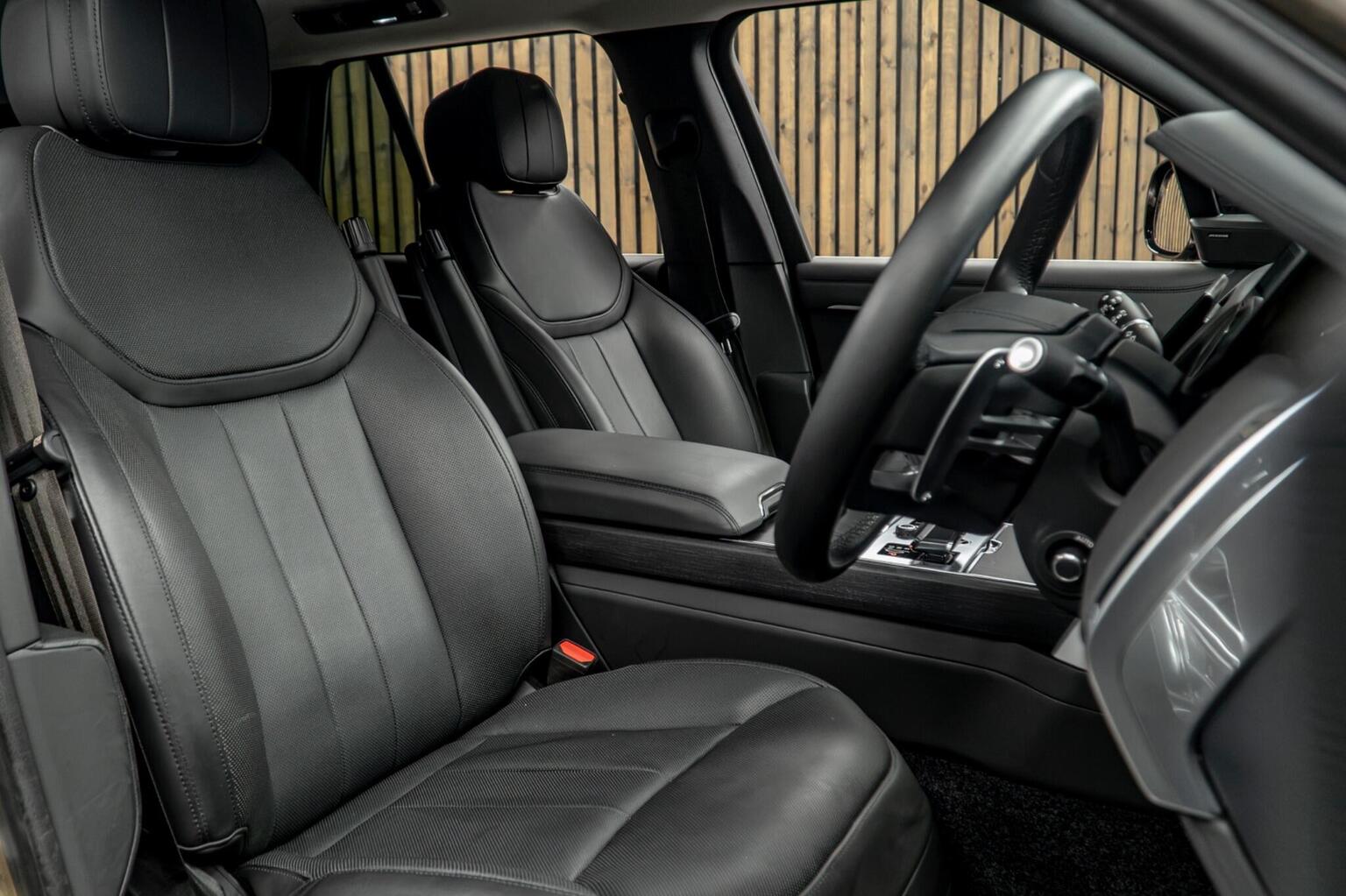 2022 Land Rover Range Rover D350 MHEV SE Auto 4WD — photograph 2