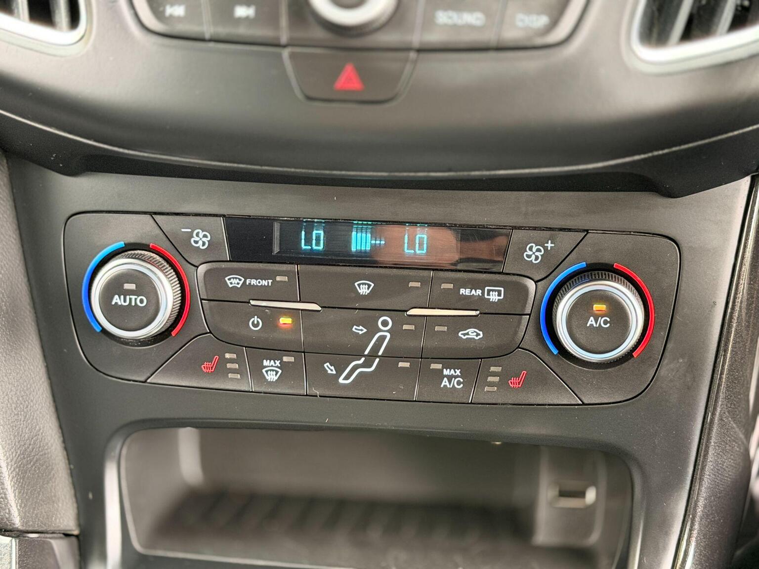 2016 Ford Focus image 38