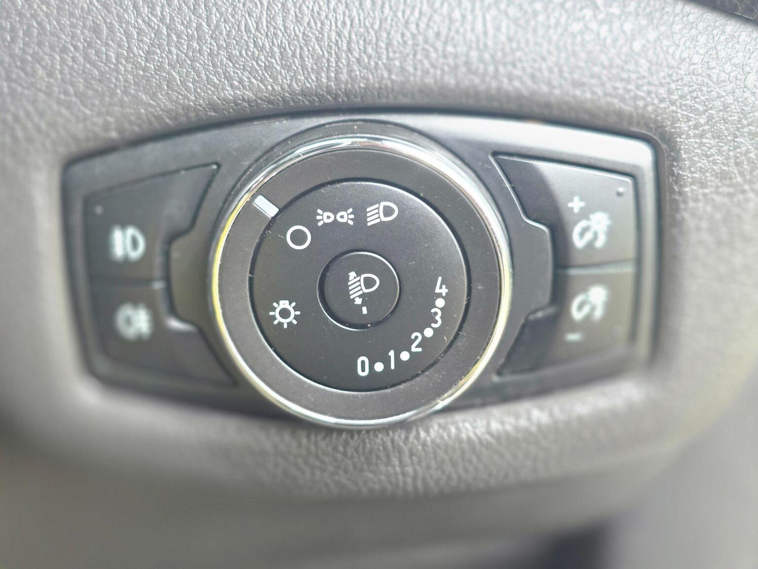 2017 Ford Grand Tourneo Connect image 38