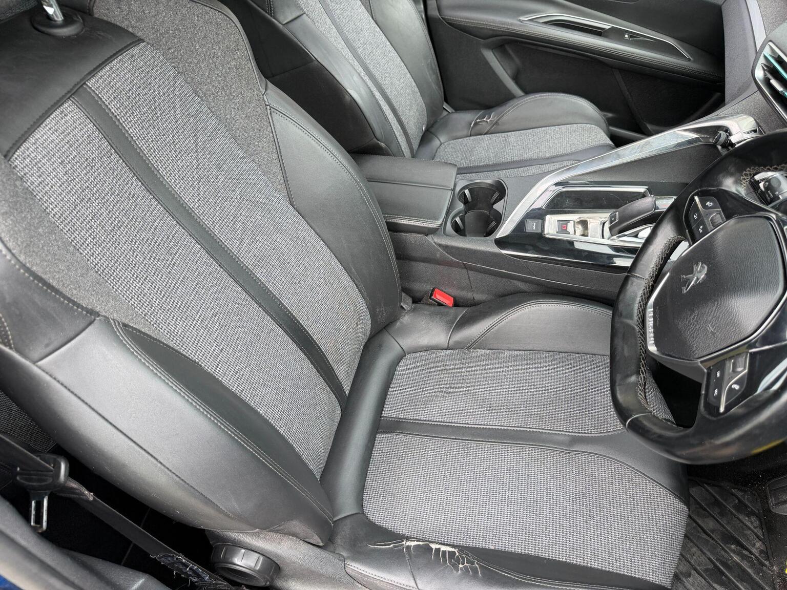 2018 Peugeot 3008 image 31