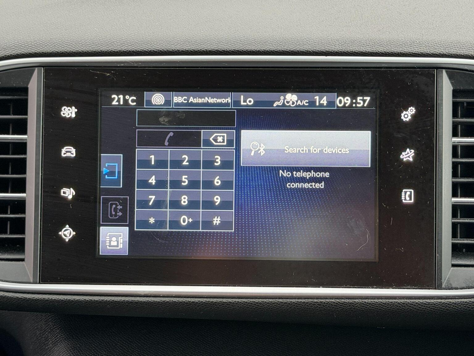 2017 Peugeot 308 image 44