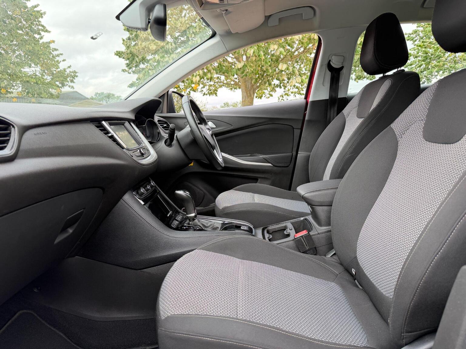 2020 Vauxhall Grandland X image 25