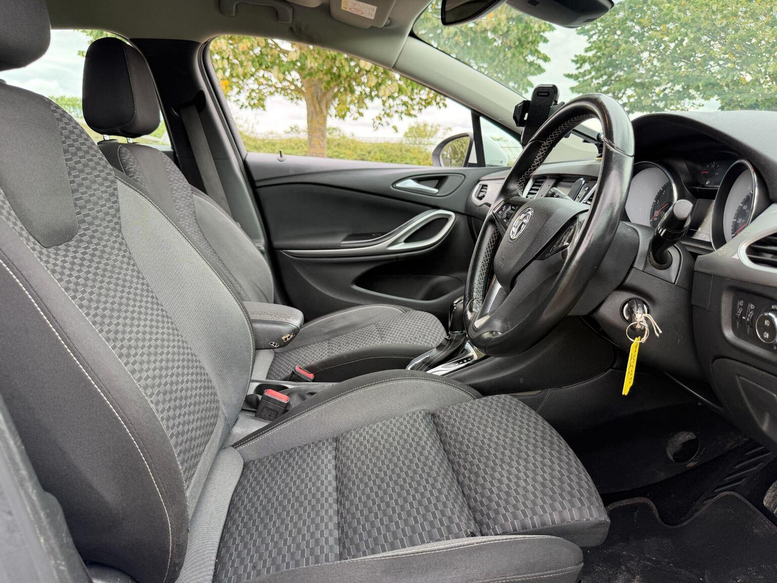 2020 Vauxhall Astra image 22
