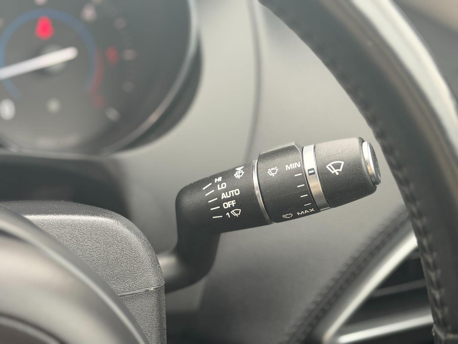 2016 Jaguar XE image 47