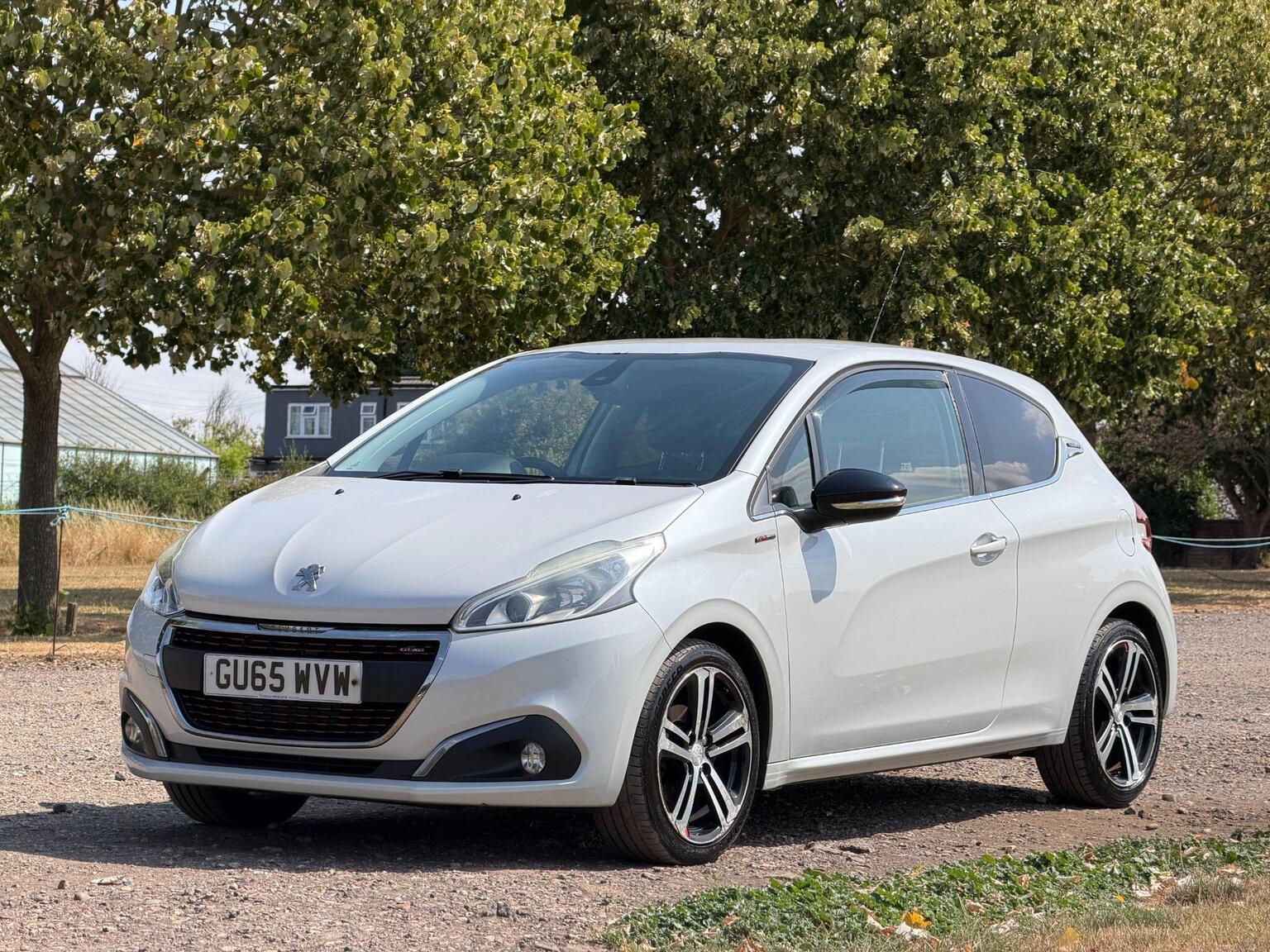 2015 Peugeot 208 image 19