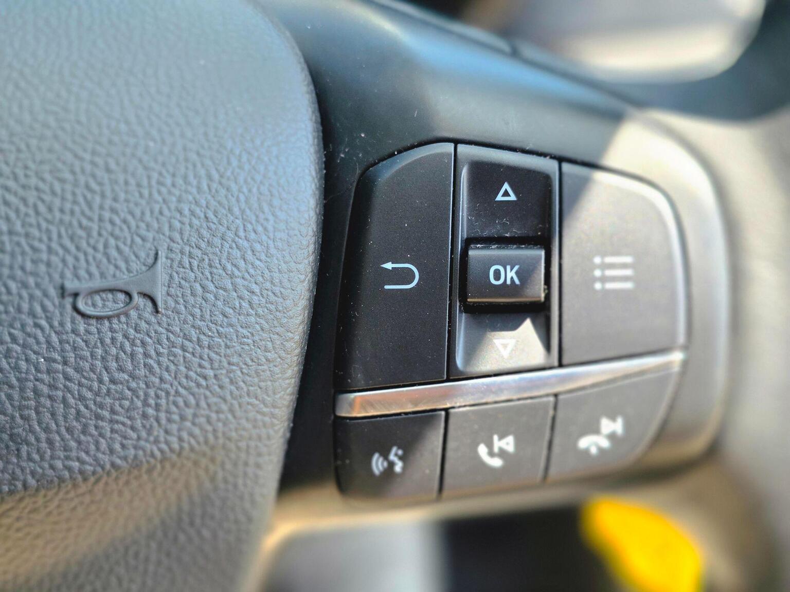 2020 Ford Focus image 37