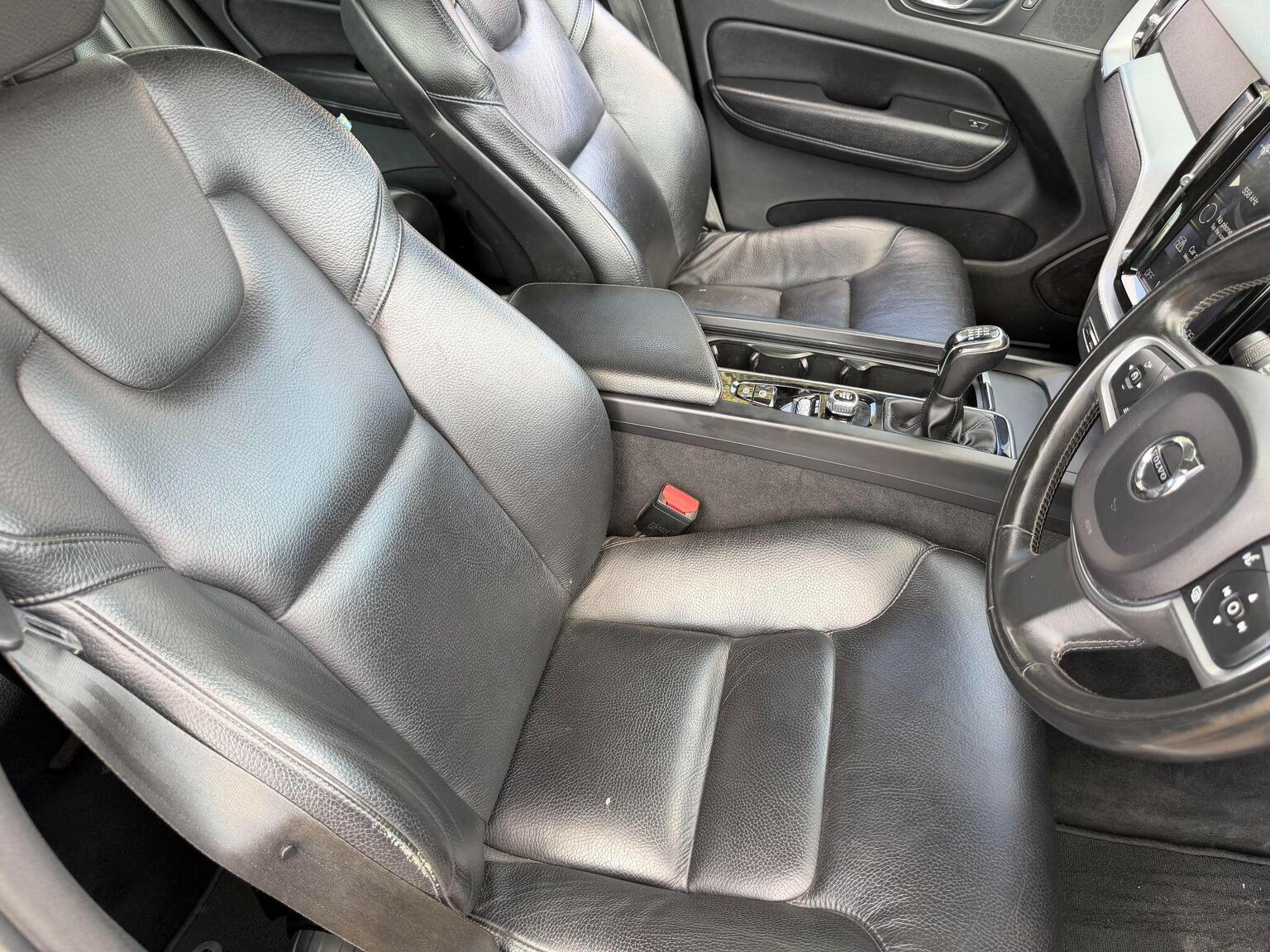 2018 Volvo XC60 image 29