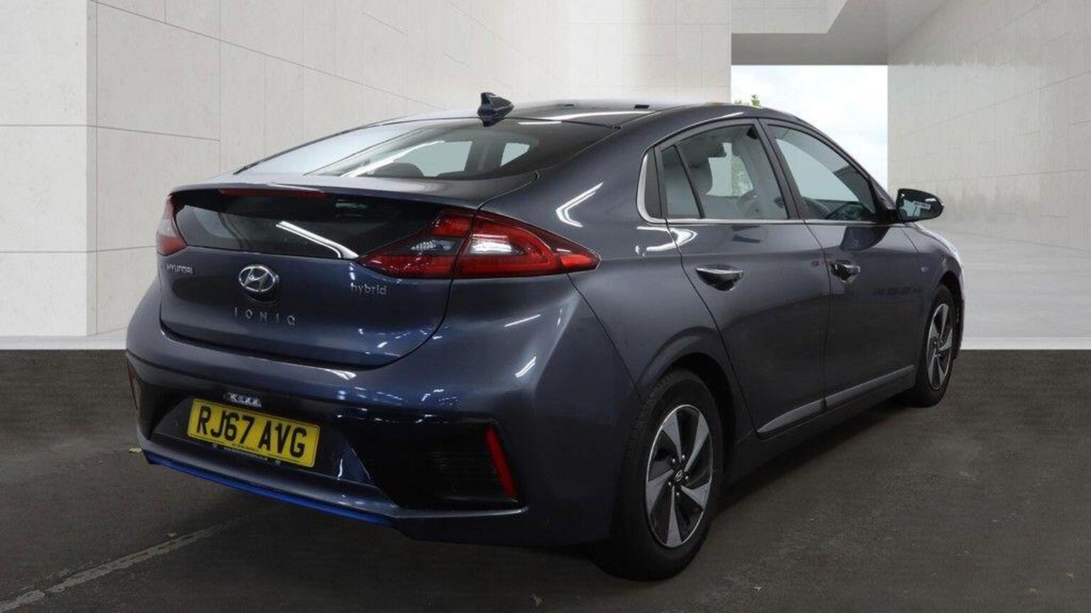 2017 Hyundai IONIQ image 3