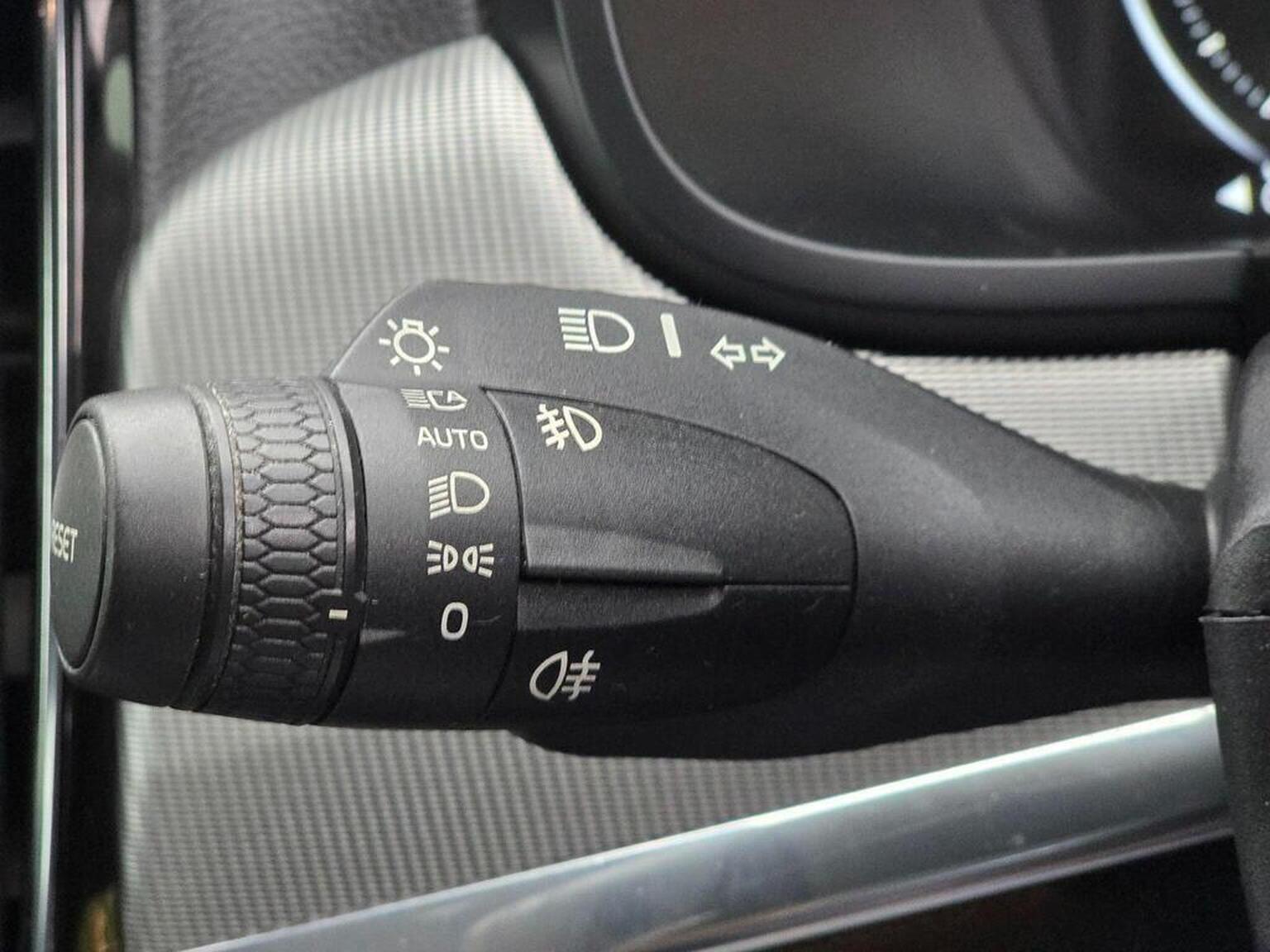 2019 Volvo S90 image 38