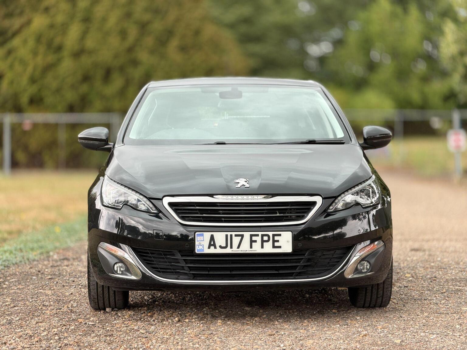 2017 Peugeot 308 image 18