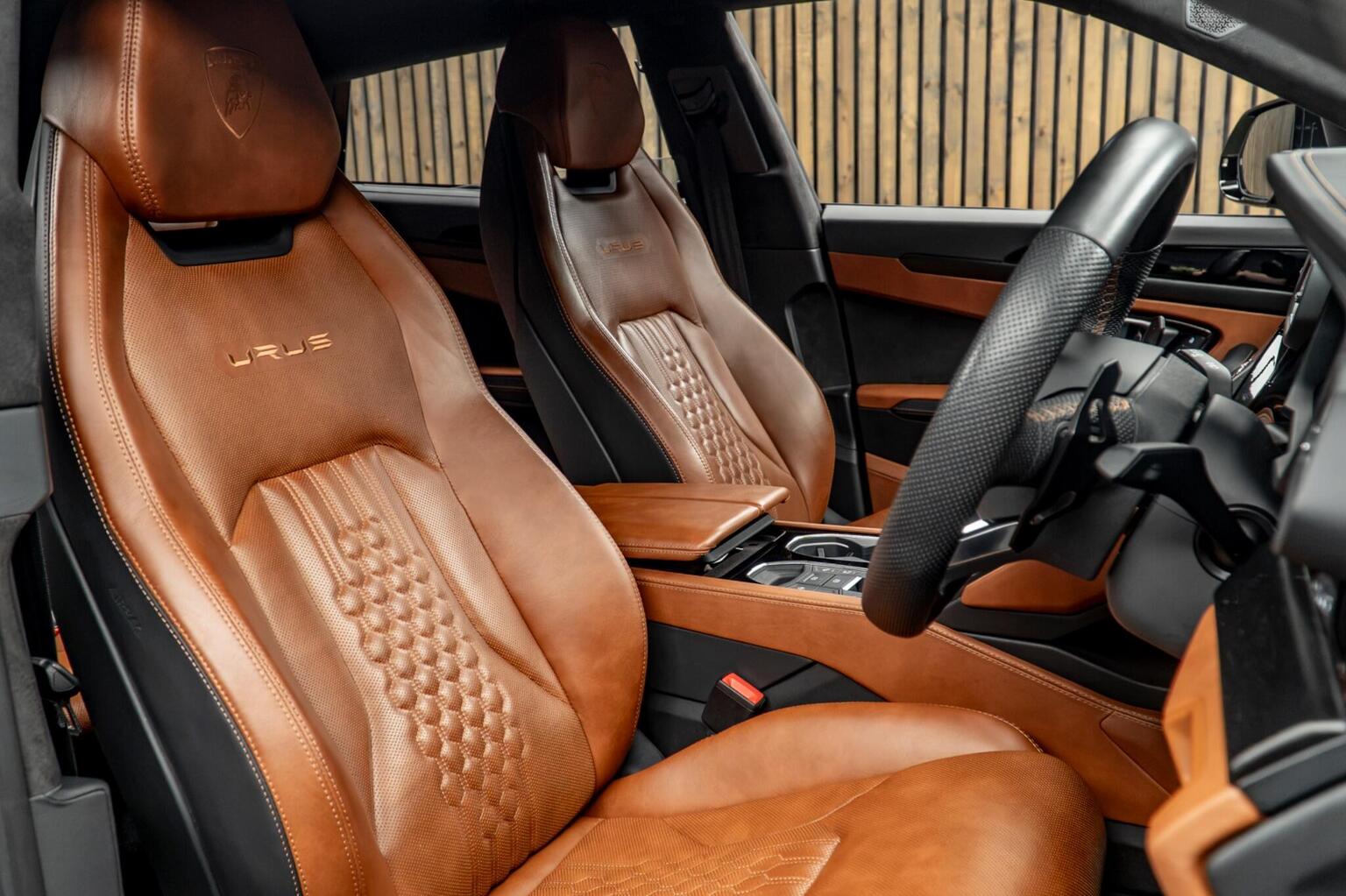 2024 Lamborghini Urus V8 BiTurbo S Auto 4WD — photograph 2