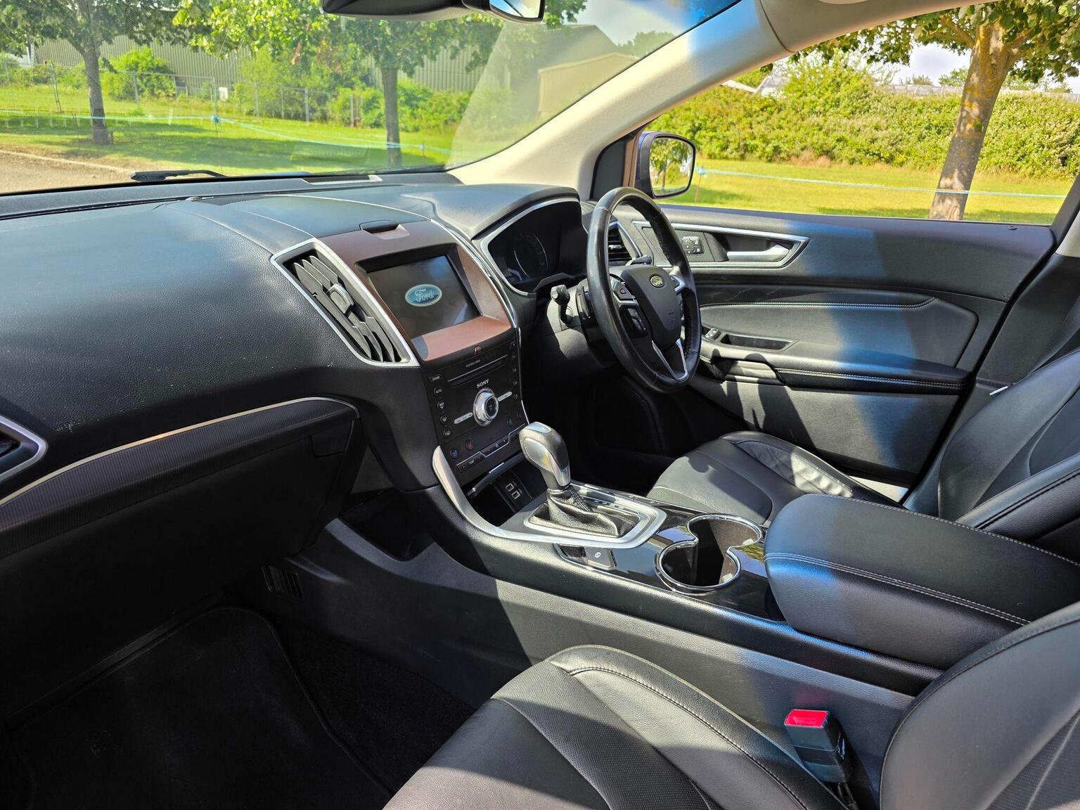 2017 Ford Edge image 25