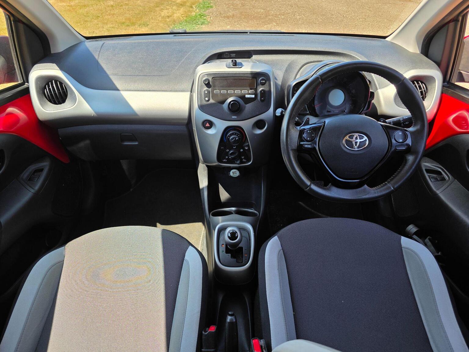 2015 Toyota AYGO image 33