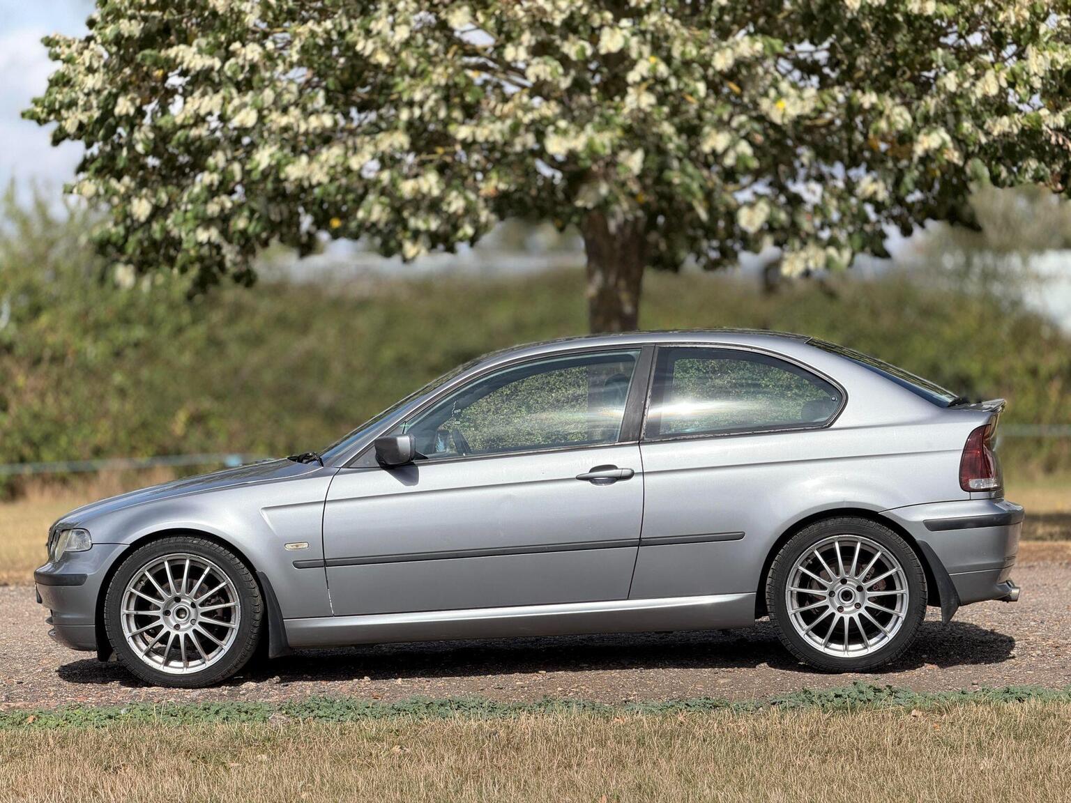 2004 BMW 3 Series image 11