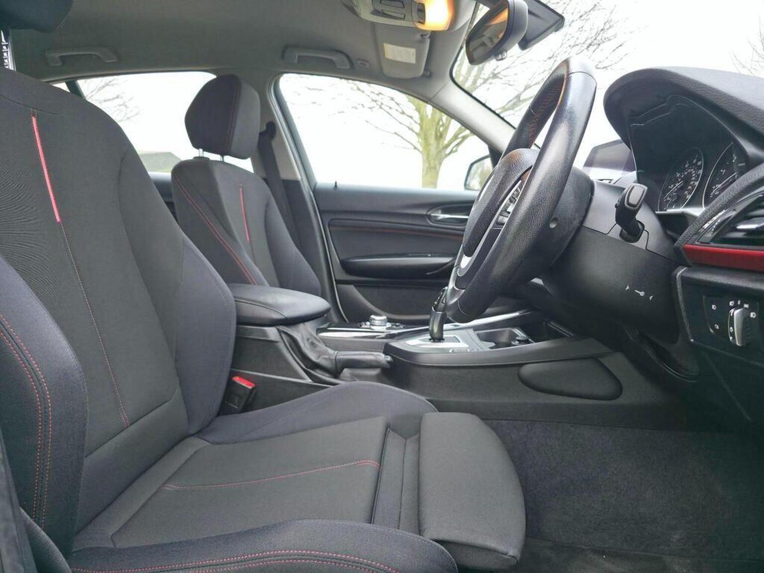 2013 BMW 1 Series image 21