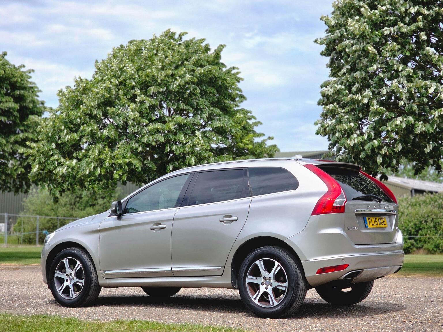 2015 Volvo XC60 image 12