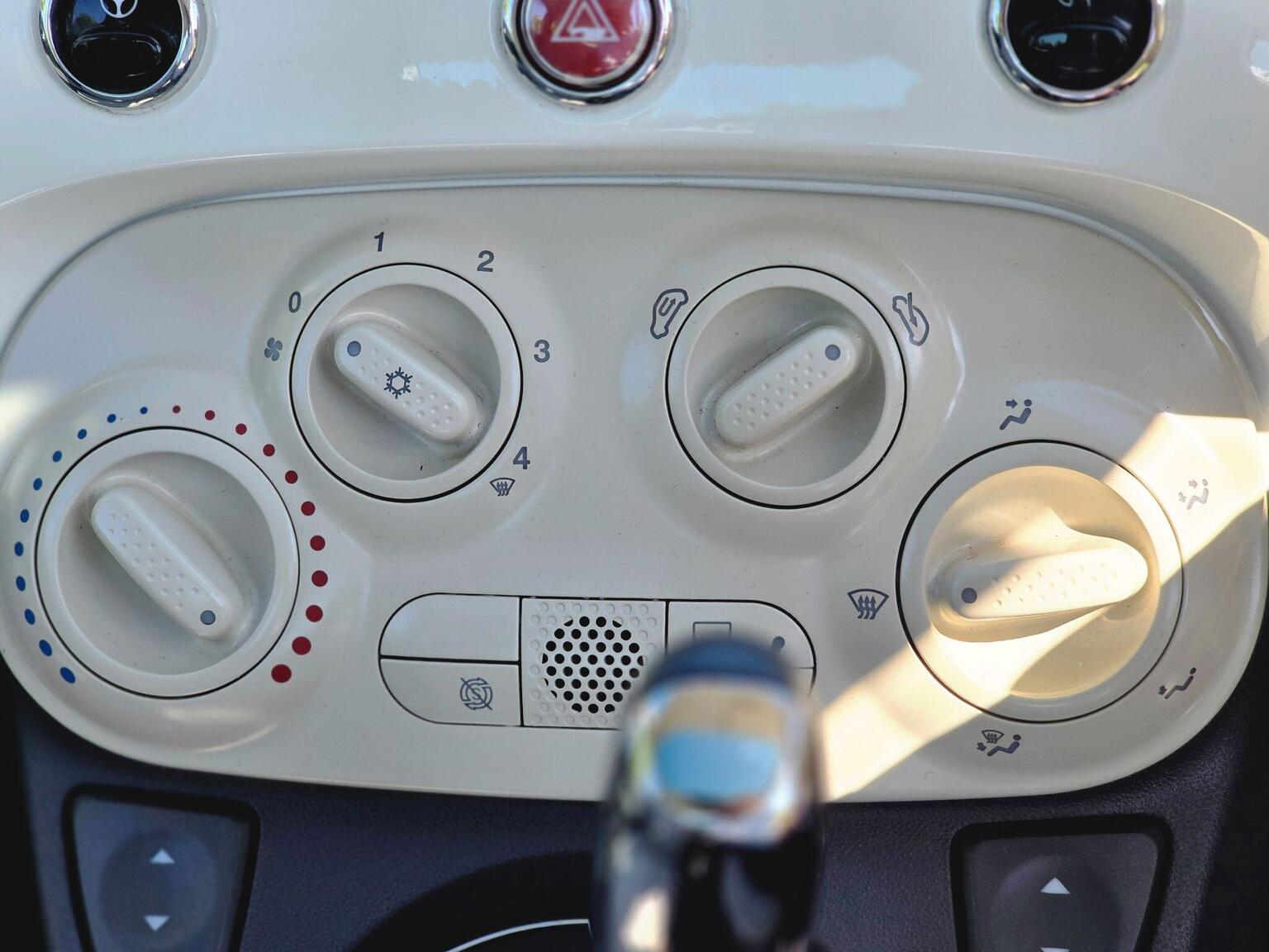 2012 Fiat 500 image 31