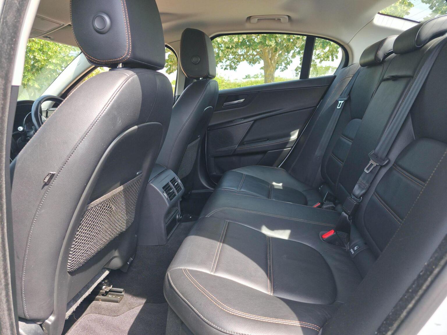 2016 Jaguar XE image 27
