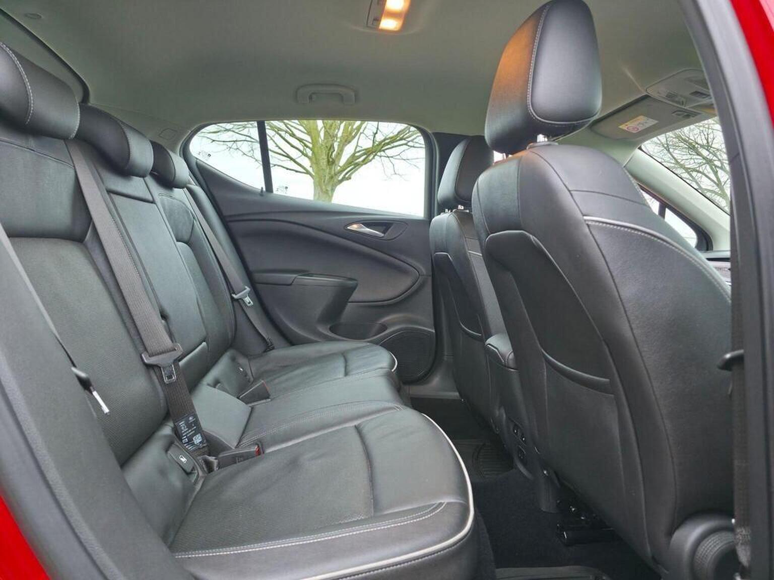 2016 Vauxhall Astra image 22