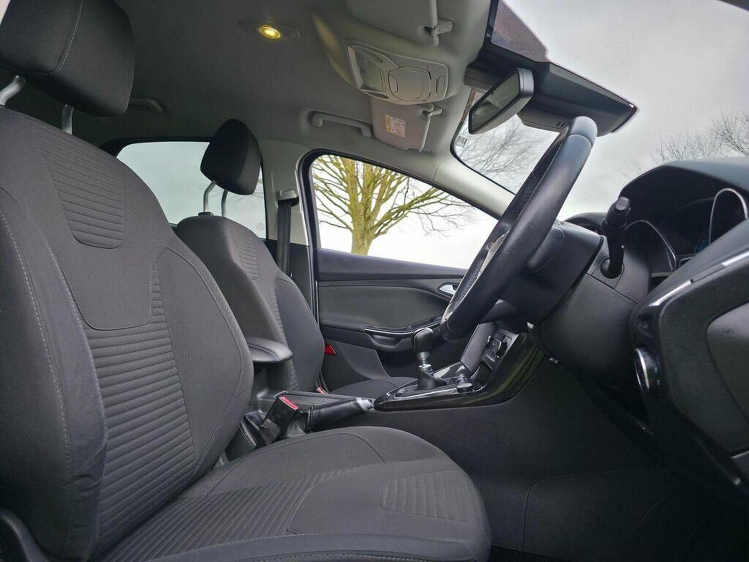2017 Ford Focus image 34