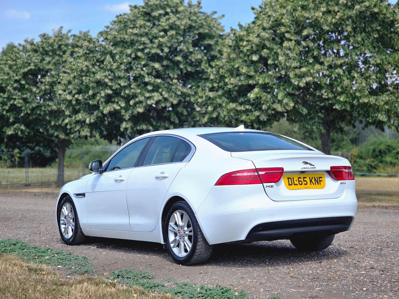 2016 Jaguar XE image 12
